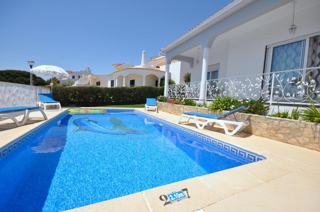 Well-Appointed Villa Is Situated In The Popular Resort Of Vilamoura Quarteira Exterior foto